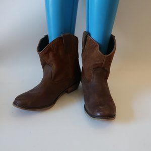 WOMENS BLOOMINGDALES BROWN LEATHER UPPER BOOTIE 7.5 *